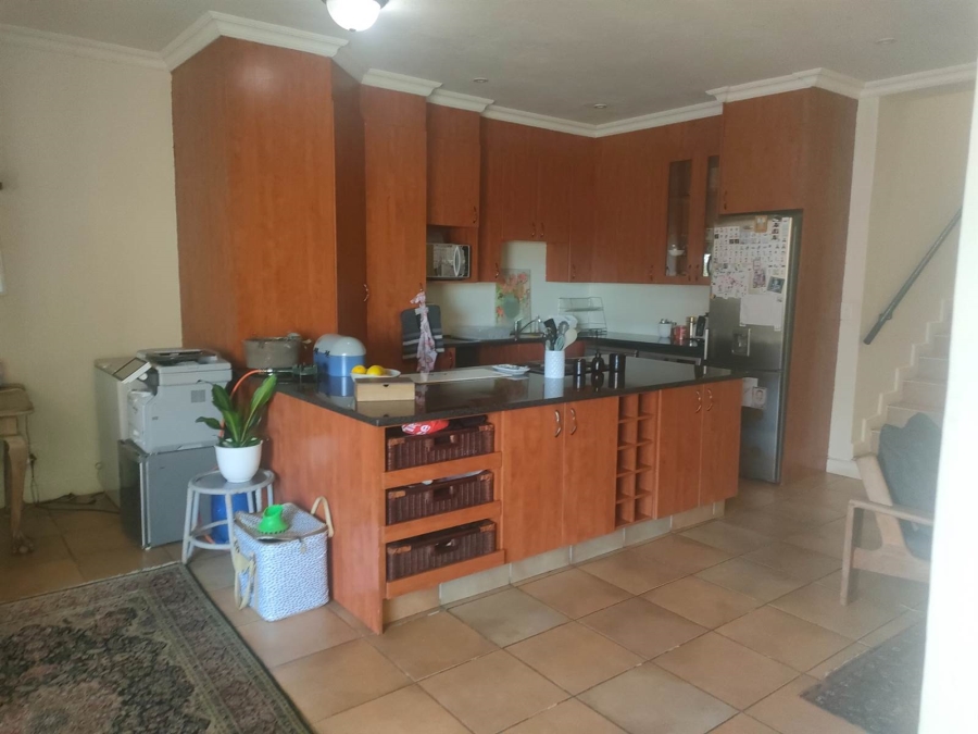 To Let 3 Bedroom Property for Rent in Meerhof North West